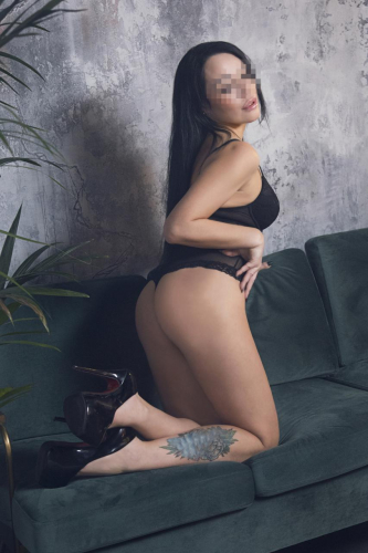 Проститутка Питера Полина Брюнетка c 2 размером груди у метро Елизаровская Санкт-Петербург Фото-2